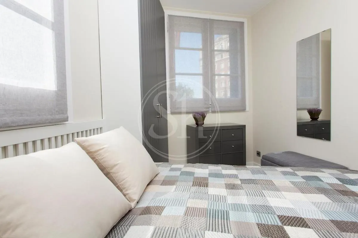 Hermoso Apartamento Junto A La Sagrada Familia Barcelona 0*,
